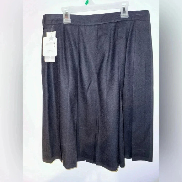 Jones New York Dresses & Skirts - Jones NY VINTAGE 100% Worsted Wool midnight‎ Pleated Skirt sz 14 NWT